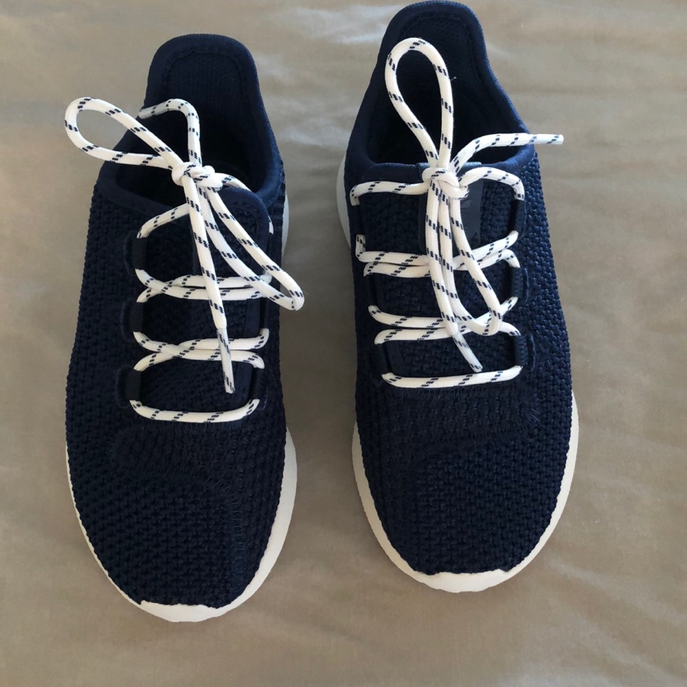 Boys Adidas tennis shoe